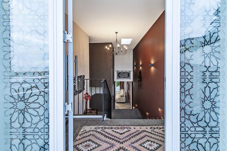 Photo of property in 2 Redcliffs View Lane, Redcliffs, Christchurch, 8081