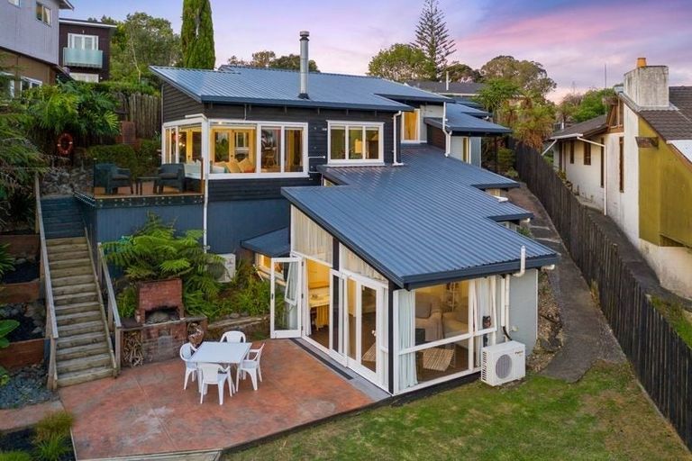 Photo of property in 122 Aeroview Drive, Beach Haven, Auckland, 0626