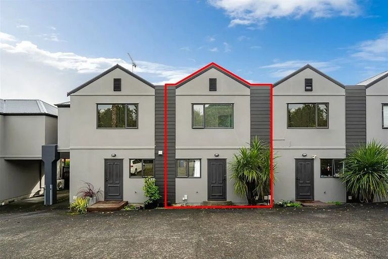 Photo of property in 11/44 Fields Parade, Oteha, Auckland, 0632