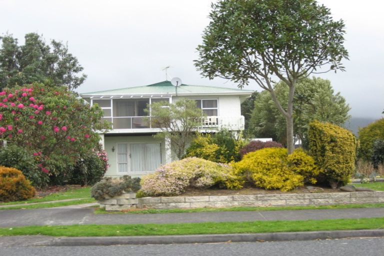 Photo of property in 32 Jans Terrace, Oakura, 4314