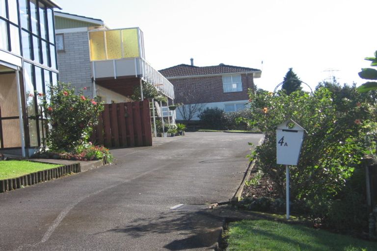 Photo of property in 4 Wakeling Avenue, Te Atatu South, Auckland, 0610