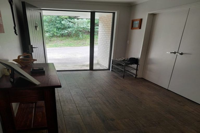 Photo of property in 296 Forest Hill Road, Waiatarua, Auckland, 0612