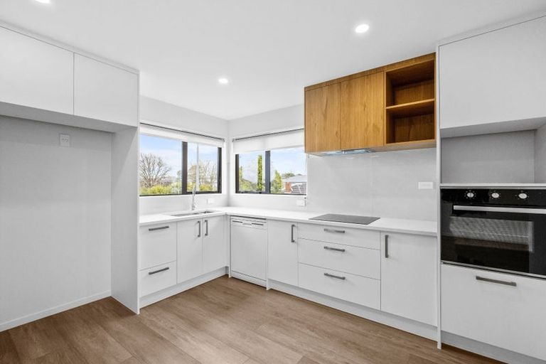 Photo of property in 16 Gossamer Drive, Pakuranga Heights, Auckland, 2010