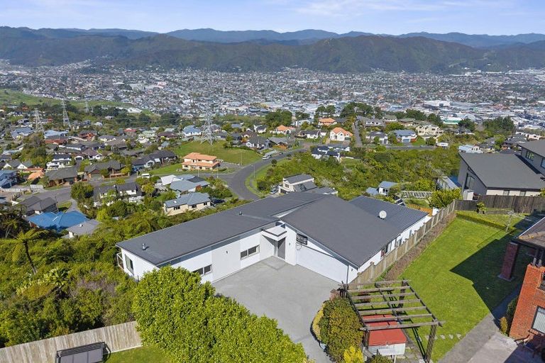 Photo of property in 34 Arahiwi Grove, Tirohanga, Lower Hutt, 5010