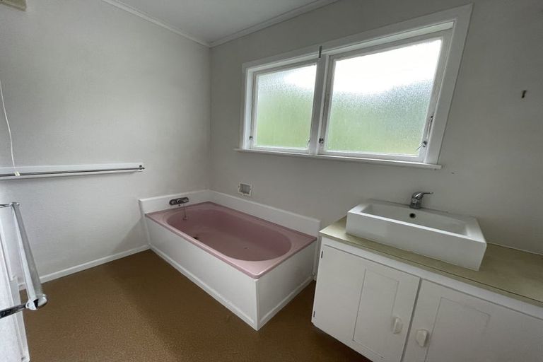 Photo of property in 71 Matipo Road, Mairangi Bay, Auckland, 0630