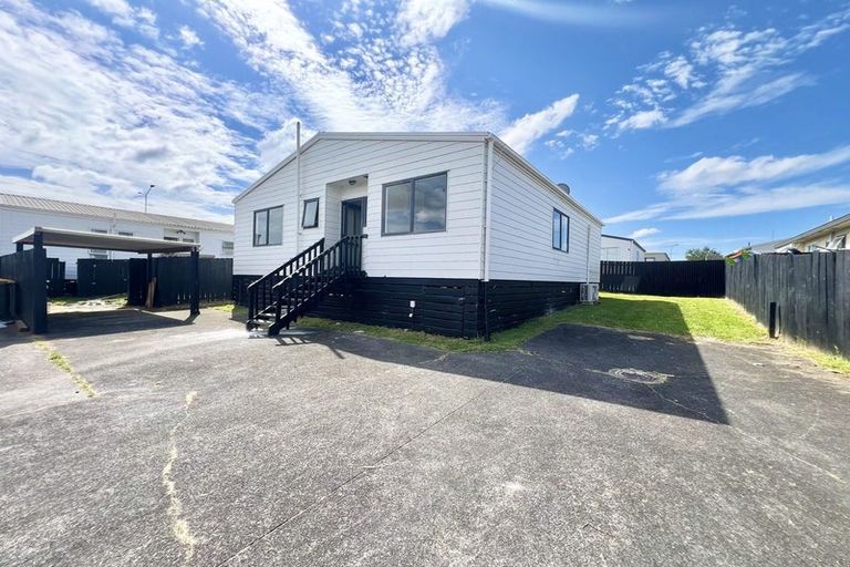 Photo of property in 49 Trimdon Street, Randwick Park, Auckland, 2105