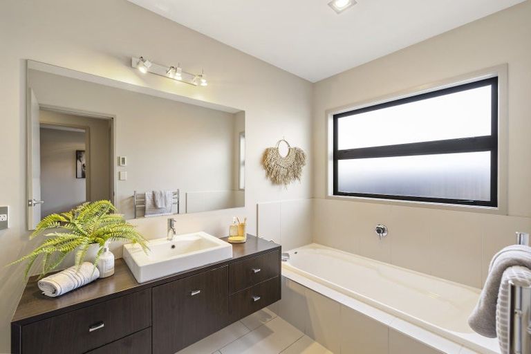 Photo of property in 35 Bellbird Rise, Pyes Pa, Tauranga, 3112