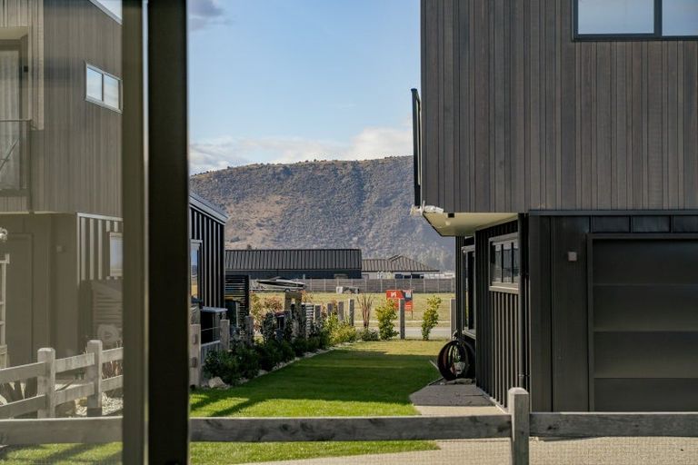 Photo of property in 5 Wallace Place, Wanaka, 9305