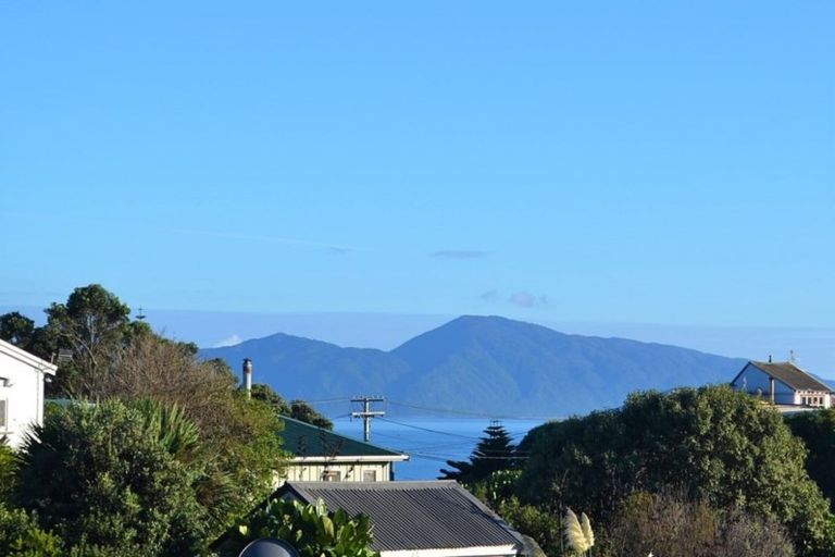 Photo of property in 153 Wellington Road, Paekakariki, 5034