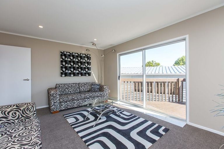 Photo of property in 14 Farwood Drive, Henderson, Auckland, 0612
