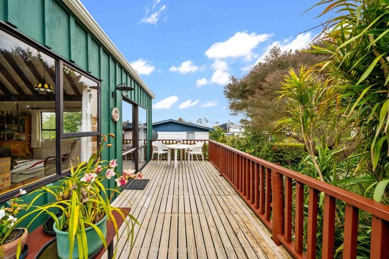 Photo of property in 48 Pokapu Street, Titirangi, Auckland, 0600