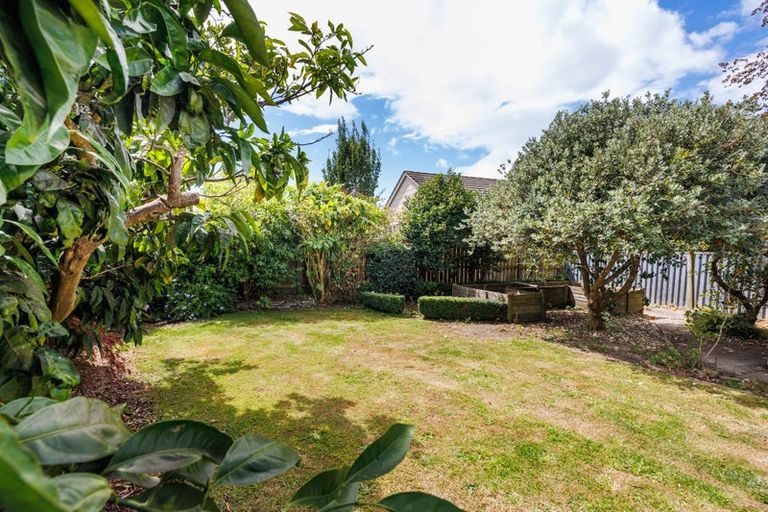 Photo of property in 27 Pembroke Street, Highbury, Palmerston North, 4412