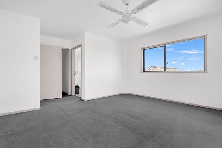 Photo of property in 64 Rhinevale Close, Henderson, Auckland, 0612