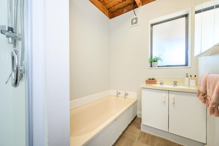 Photo of property in 6 Lincoln Street, Ashhurst, 4810