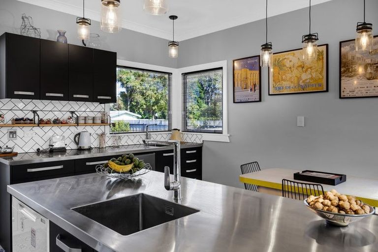 Photo of property in 330 South Road, Hawera, 4610