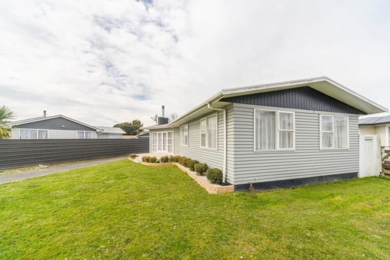 Photo of property in 26 Rhodes Drive, Kelvin Grove, Palmerston North, 4414