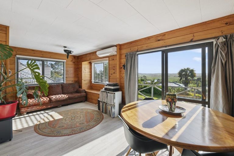 Photo of property in 5 Kaipara Crescent, Helensville, 0800