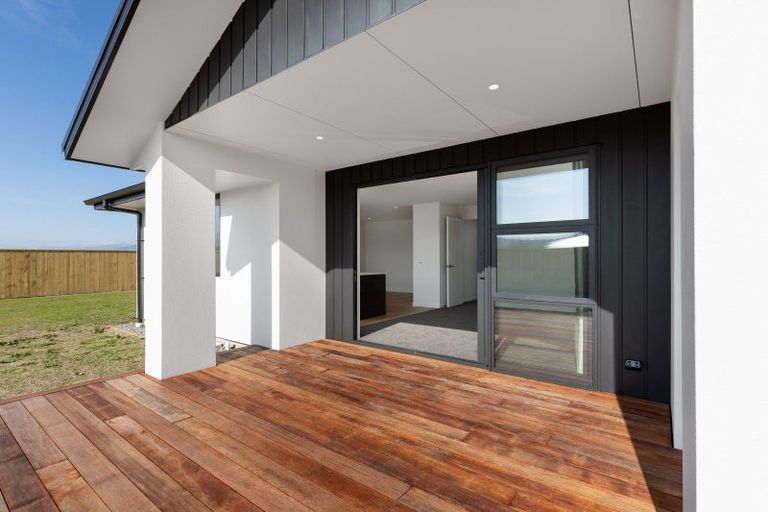 Photo of property in 16 Louden Place, Wakefield, 7025