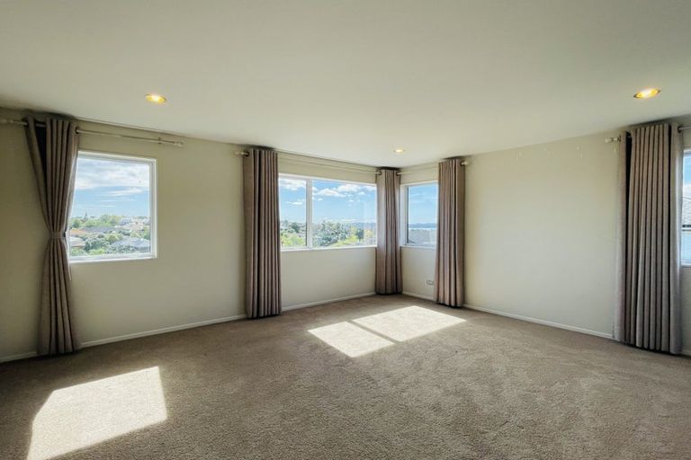 Photo of property in 4a Marina View Drive, West Harbour, Auckland, 0618