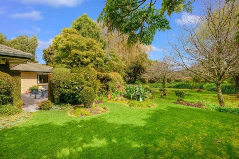 Photo of property in 2 Rosella Grove, Waimauku, 0812