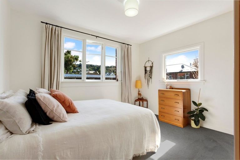 Photo of property in 92 Hargest Crescent, Saint Clair, Dunedin, 9012