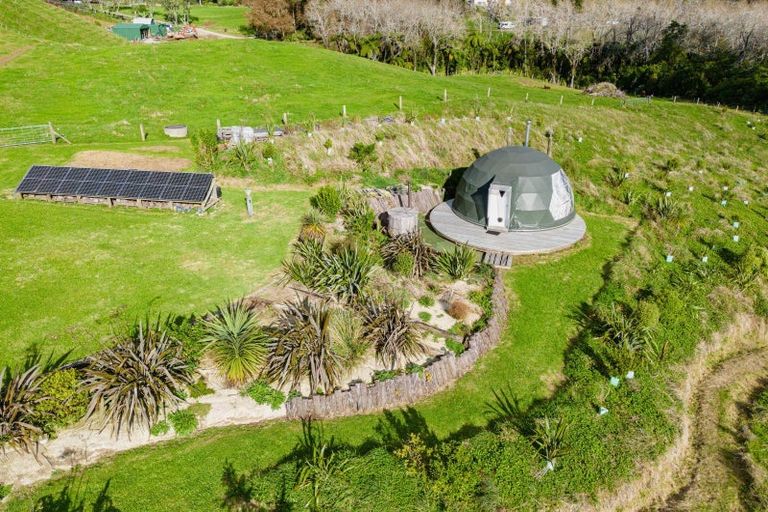 Photo of property in 456 Barrett Road, Omata, New Plymouth, 4374