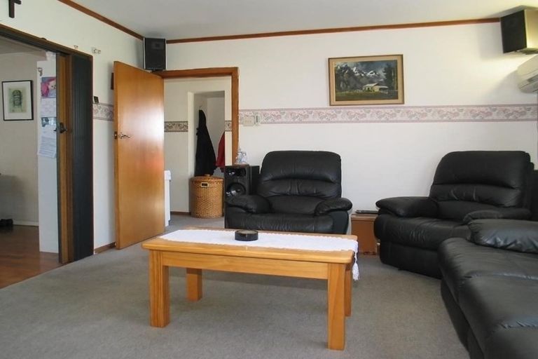 Photo of property in 10 Roberts Street, Tawa, Wellington, 5028