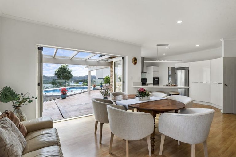 Photo of property in 15 Rangi Avenue, Schnapper Rock, Auckland, 0632