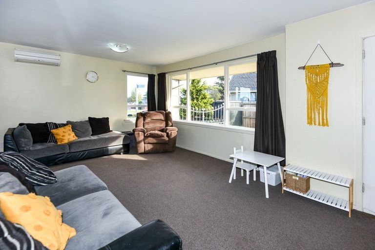 Photo of property in 15 Woodlands Place, Aranui, Christchurch, 8061