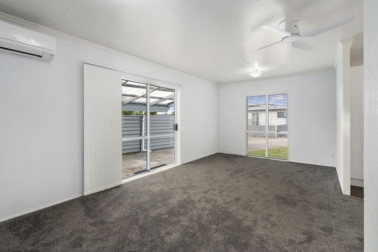 Photo of property in 4 Coromandel Court, Roslyn, Palmerston North, 4414