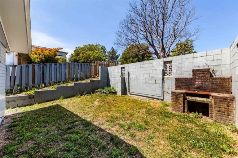 Photo of property in 1/11 Cassia Place, Sunnynook, Auckland, 0620