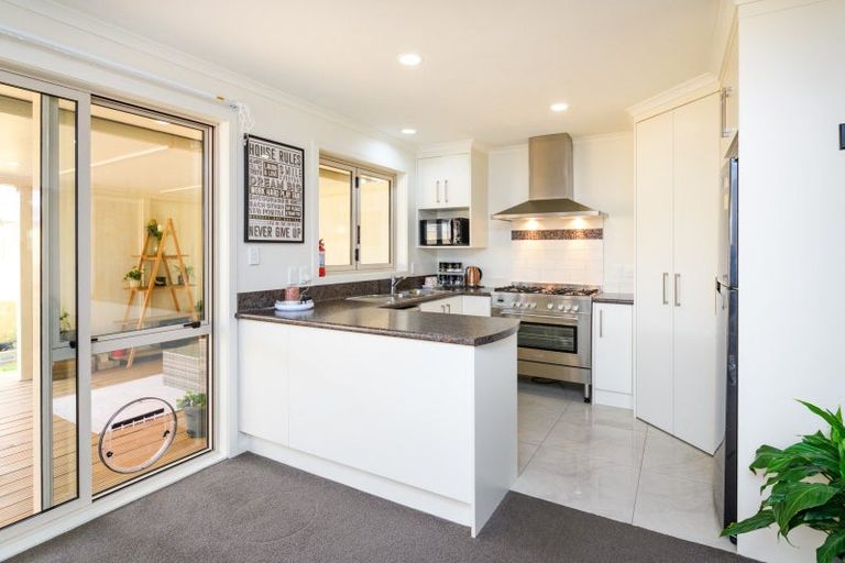 Photo of property in 98 Rosalie Terrace, Kelvin Grove, Palmerston North, 4414