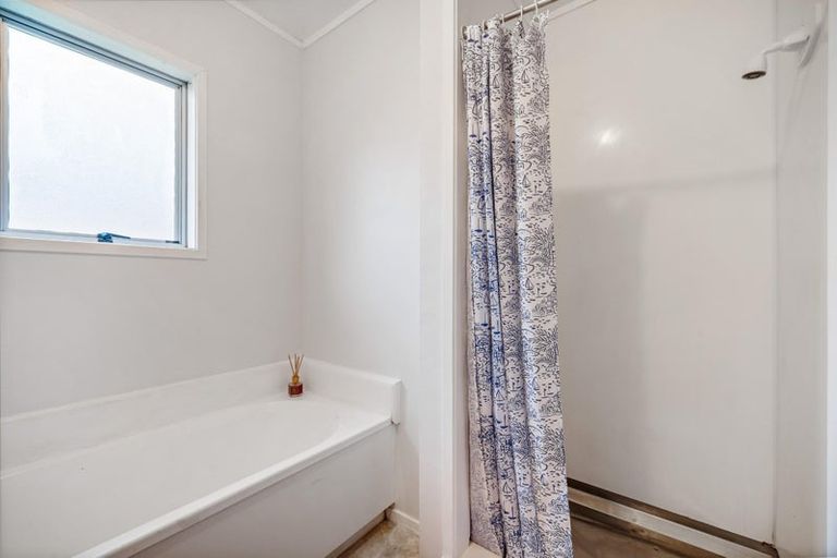 Photo of property in 5 Flaunty Place, West Harbour, Auckland, 0618