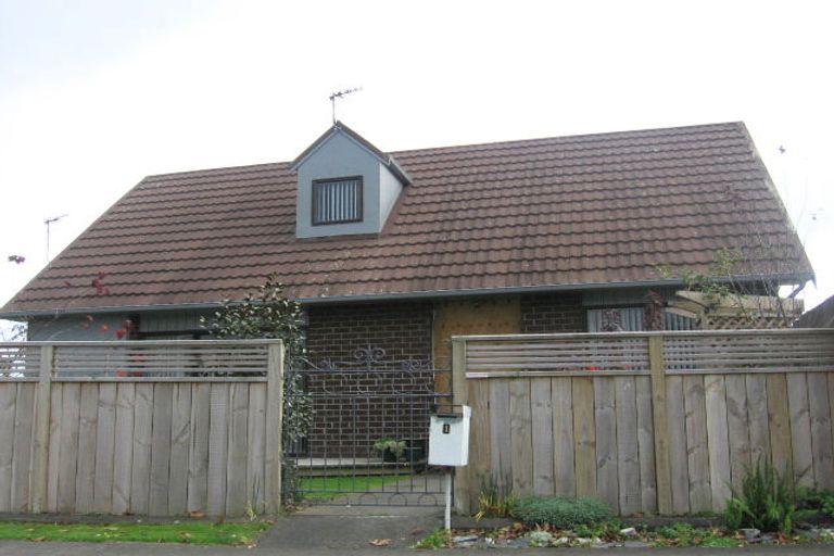 Photo of property in 1 Caroline Crescent, Highbury, Palmerston North, 4412