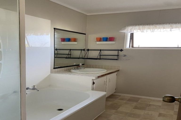 Photo of property in 2/86 Howe Street, Howick, Auckland, 2014