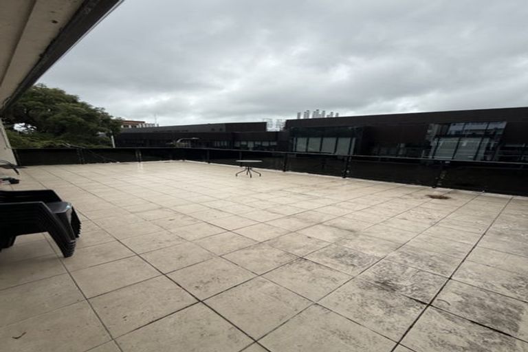 Photo of property in 70 Kelburn Parade, Kelburn, Wellington, 6012