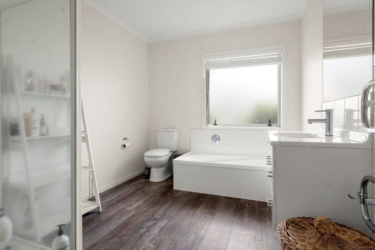 Photo of property in 8a Cannell Farm Drive, Te Puke, 3119