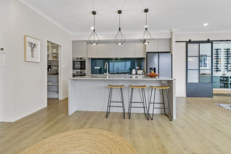 Photo of property in 6 Papa Orchard Drive, Kumeu, 0810