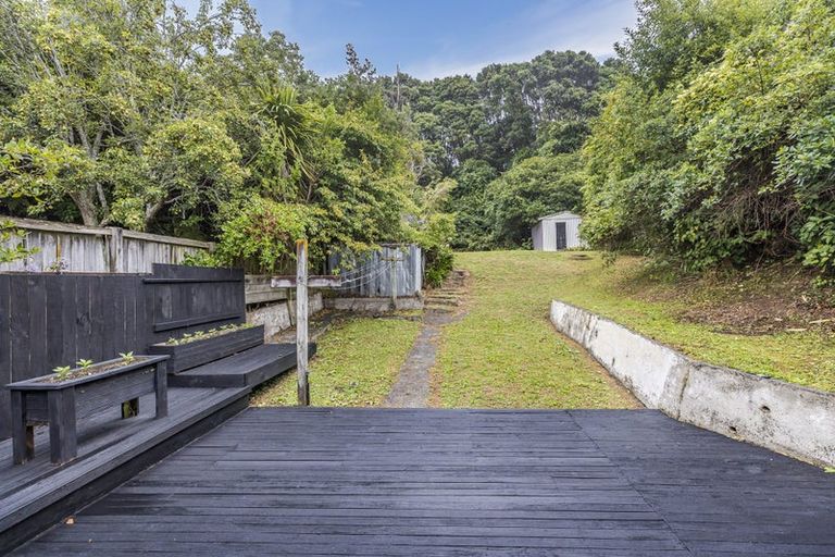 Photo of property in 15 Victory Crescent, Tawa, Wellington, 5028