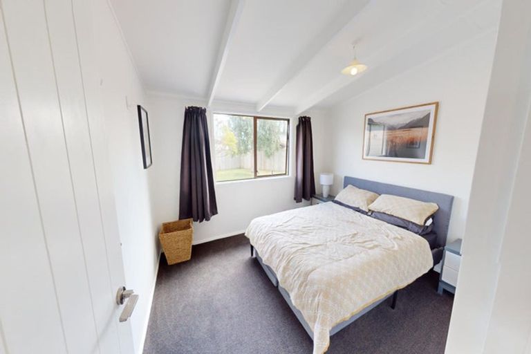 Photo of property in 23 Colonial Place, Kelvin Grove, Palmerston North, 4414