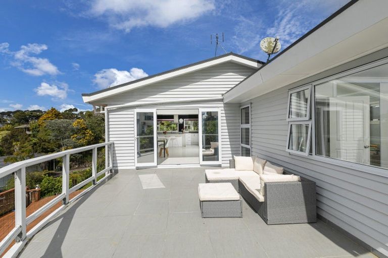 Photo of property in 90 Matipo Road, Mairangi Bay, Auckland, 0630