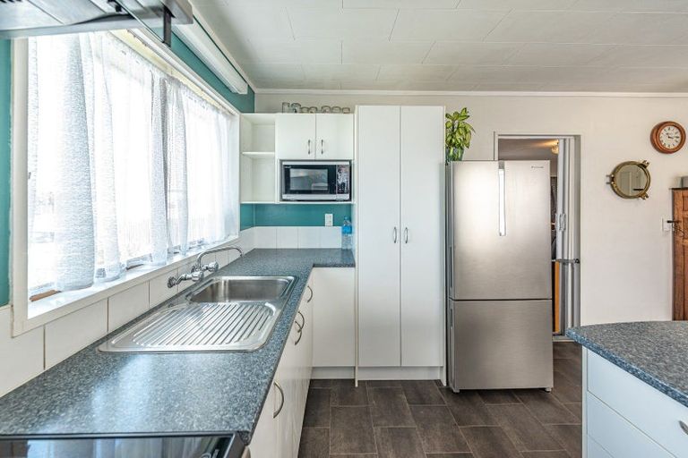 Photo of property in 102 Hinau Street, Castlecliff, Whanganui, 4501