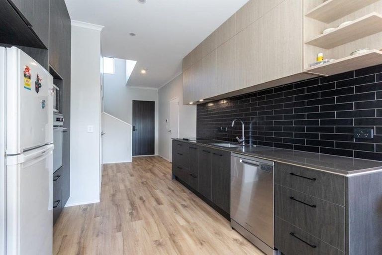 Photo of property in 23 William Calvert Drive, Swanson, Auckland, 0614