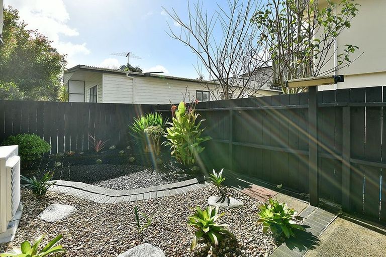 Photo of property in 3/18 Ocean View Road, Hatfields Beach, Orewa, 0931