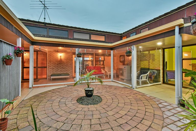 Photo of property in 9 Hazeldene Place, Opaheke, Papakura, 2113