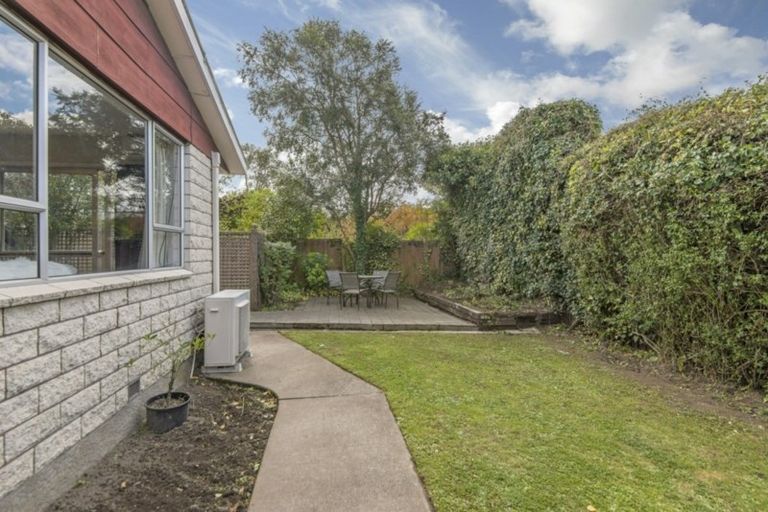 Photo of property in 2/4 Kotare Street, Fendalton, Christchurch, 8041