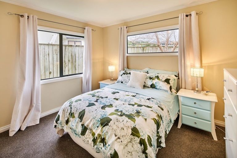 Photo of property in 2 Birkinshaw Grove, Riverstone Terraces, Upper Hutt, 5018