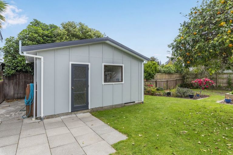 Photo of property in 287 Te Moana Road, Waikanae, 5036