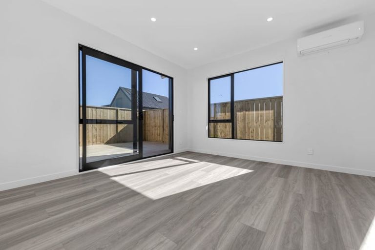 Photo of property in 77 Maungakaraka Road, Karaka, 2580