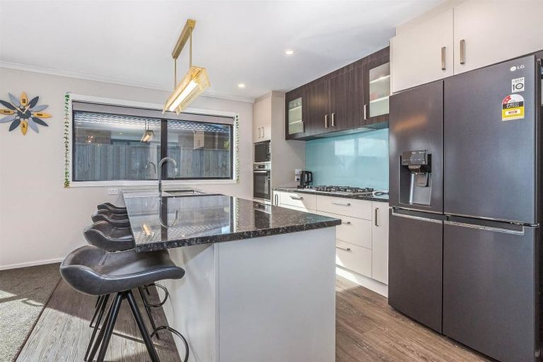 Photo of property in 14 Kaiaho Close, Aotea, Porirua, 5024